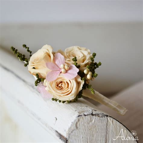 jemné pierko pre ženícha zo zelene