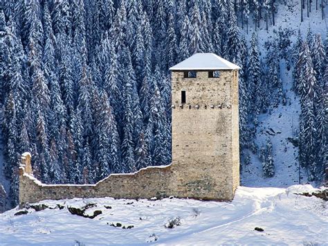 Tematické foto slovenských a českých hradov v zime