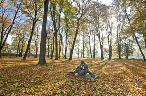 sochárske diela v parku Kaštieľa Strážky