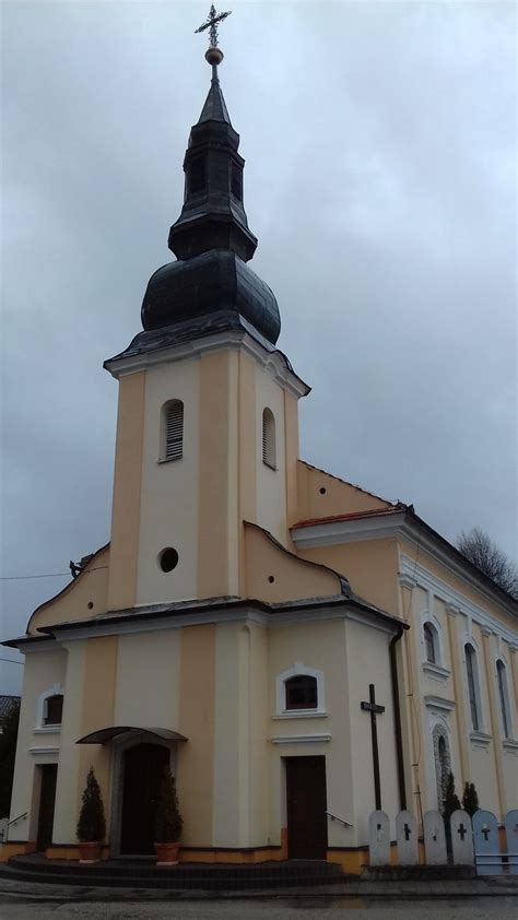 Tematické foto: Gréckokatolícky a rímskokatolícky kostol
