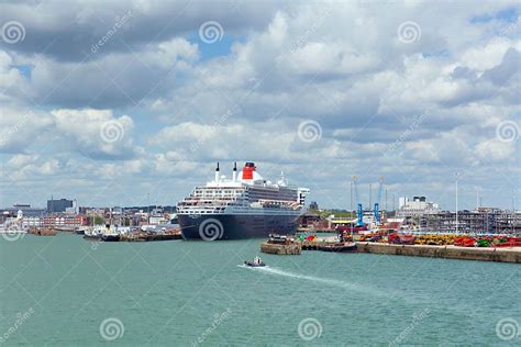 Fotografia Titanicu opúšťajúceho prístav Southampton