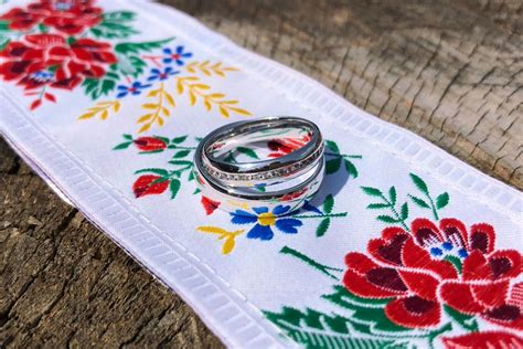 grafika s alternatívnymi symbolmi manželského zväzku alebo dôvodmi pre nenosenie obrúčok
