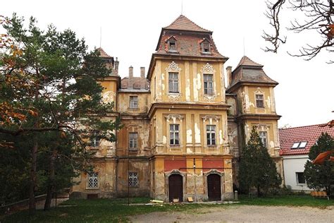 Historická ilustrácia Kaštieľa Klobušice s okolitým parkom
