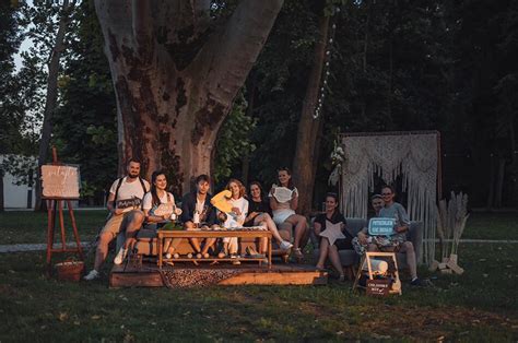 Ilustračná fotografia svadobného páru v slovenskom prostredí