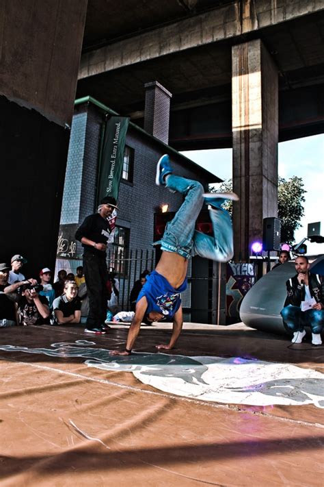 Dynamické fotografie tanečníkov v štýloch Break dance, Poppin´ a Lockin´
