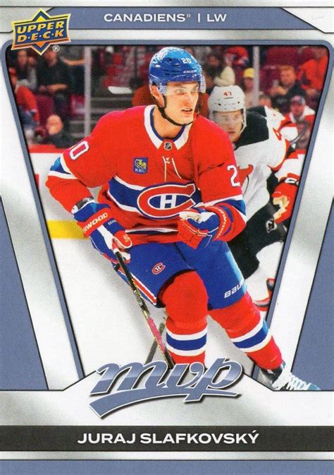 Juraj Slafkovský preberá ocenenie MVP