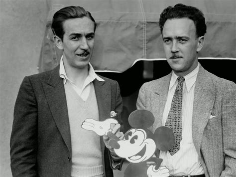 Walt Disney a Ub Iwerks pri práci na raných skiciach Mickeyho Mousa