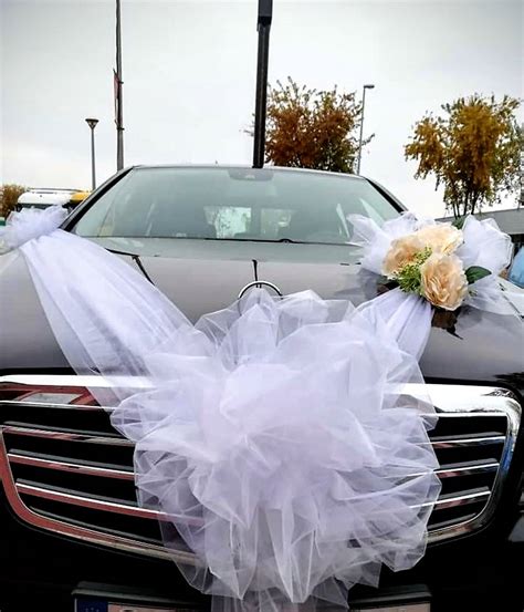 kvetinová výzdoba svadobného auta