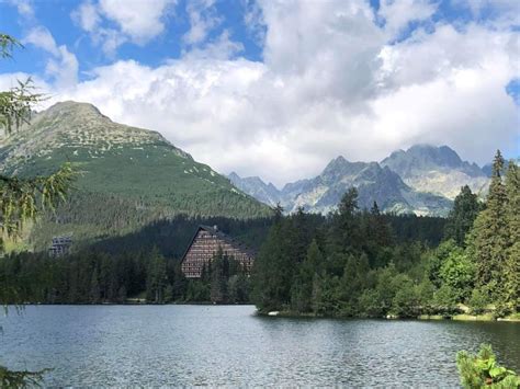 Panoráma Štrbského Plesa s okolím a Vysokými Tatrami