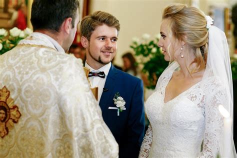 infografika porovnávajúca civilný a cirkevný sobáš