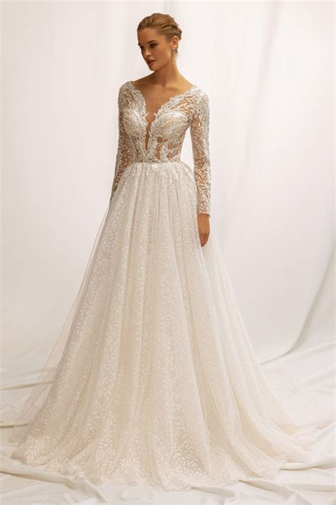 Svadobné šaty s odnímateľnými rukávmi a jemným trblietavým výstrihom