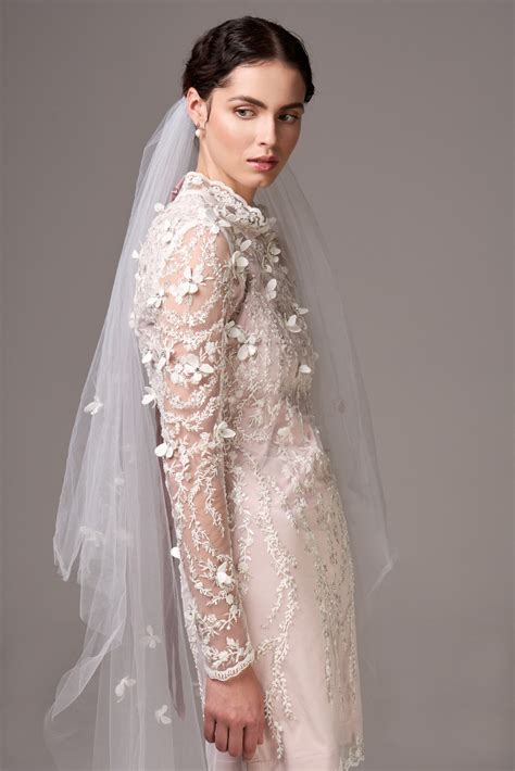 Čipkované svadobné šaty so stojačikom a dlhým rukávom