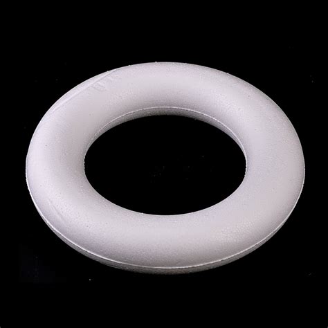 Polystyrénový veniec ako základ pre dekorácie