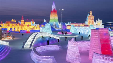 Festival ľadových sôch v Brugách s rozprávkovými motívmi