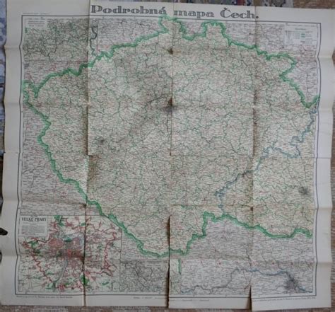 Tematické foto: stará mapa Adrie, lodná plachta a kalendár s označeným dátumom