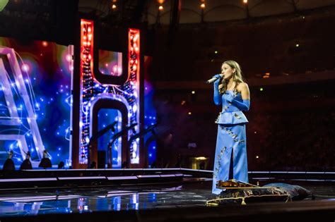 Záber z koncertu a prípravy na krst CD, zachytávajúci atmosféru na pódiu