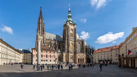 fotografia Katedrály sv. Víta a Pražského hradu počas pohrebu Karla Gotta