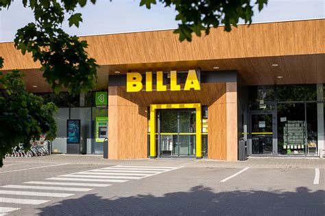 Fotografia predajne Billa s viditeľnými otváracími hodinami