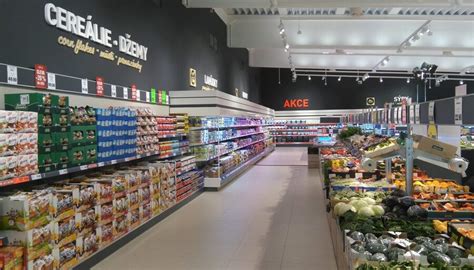 Interiér supermarketu Lidl s ponukou potravín