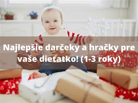 Dieťa sústredene rozbaľujúce vianočný darček