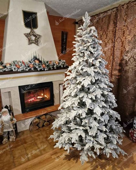 Fotografia: Moderný vianočný stromček s LED osvetlením