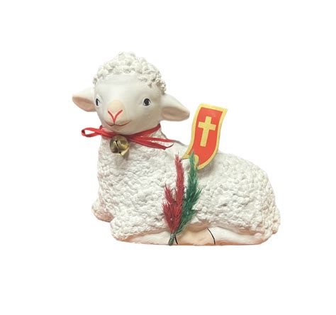 detailne zdobený veľkonočný baránok