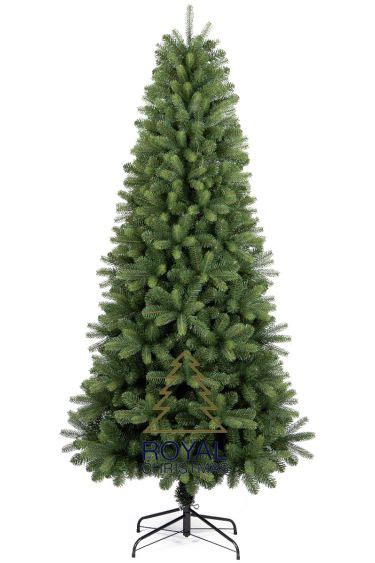 Vianočný stromček Nevada v interiéri s minimalistickým štýlom, zdôrazňujúci výšku 220 cm a úzky profil