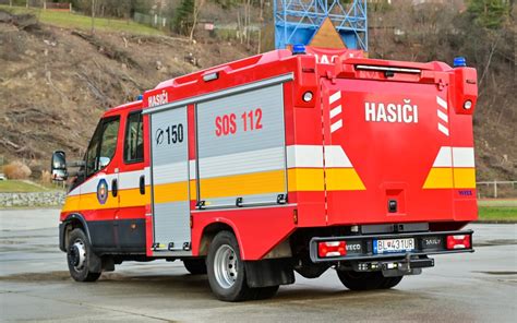 Ilustračné foto: Osoba venčiaca psa v zasneženej krajine