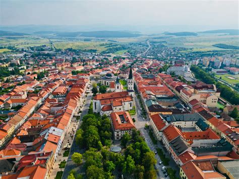 fotografia z hradiska na Svätojurských hodoch alebo pohľad na historické centrum mesta počas podujatia