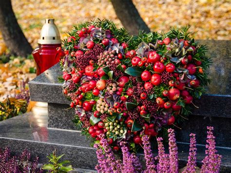 Tabuľka symboliky farieb a kvetov na Dušičky