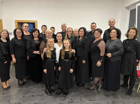 ilustračné foto rečníka za mikrofónom pri slávnostnej príležitosti