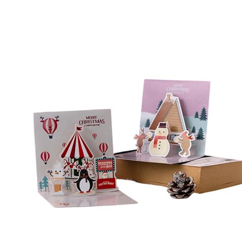 Foto detí zdobiacich kamienky farbami s motívmi slnka a lienok