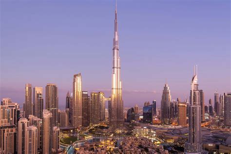 Panoramatický pohľad na Dubaj s Burj Khalifa a plážami