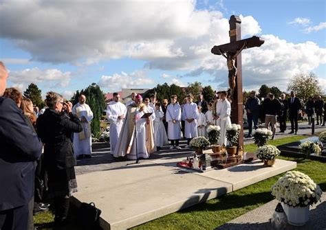 Centrálny kríž na cintoríne v Senici