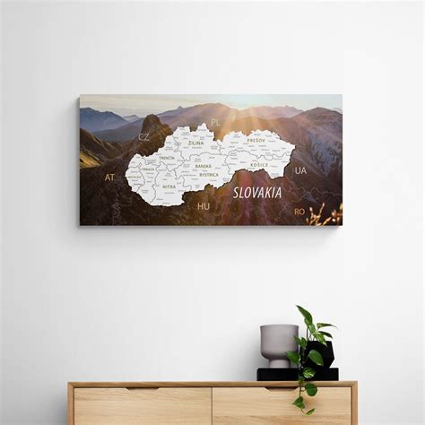 Tematická fotografia Stredného Slovenska s jarnými motívmi a horami