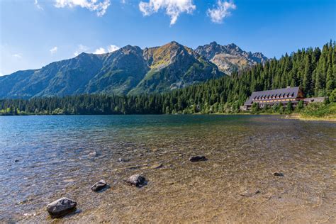 panoramatický výhľad na Popradské pleso alebo Hotel Solisko na Štrbskom plese