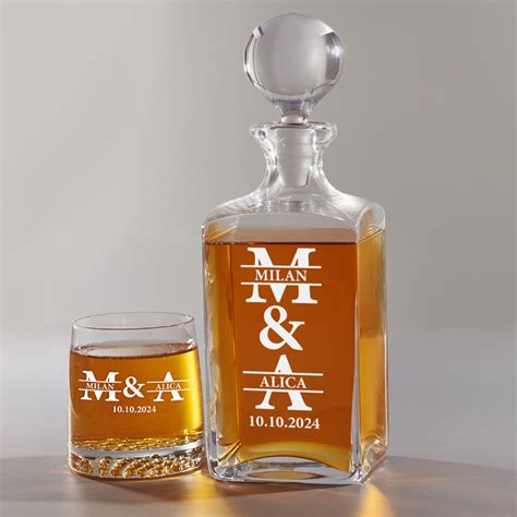 Sada personalizovaných pohárov na whisky s vygravírovaným menom a štýlovým motívom