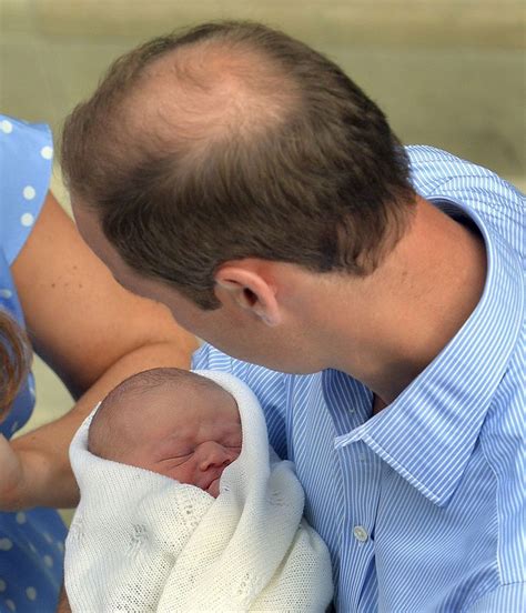 Fotografia novonarodeného princa Georgea s rodičmi