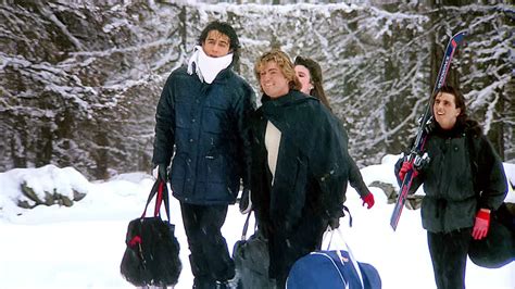 Záber z kultového videoklipu k piesni Last Christmas natáčaného v švajčiarskom stredisku Saas-Fee