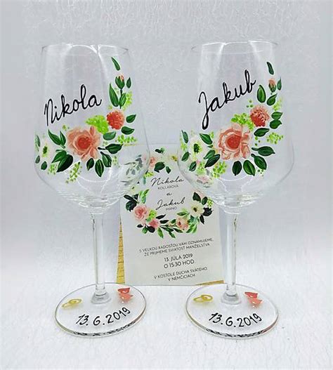 ilustračné foto: ručne maľované svadobné poháre s osobnými detailmi
