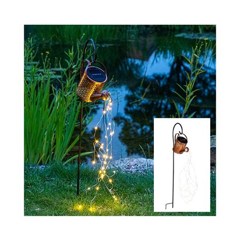 Zimné kvetináče s ihličnanmi, šuškami a svetelnou reťazou