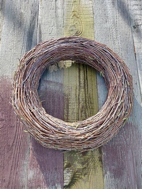 Prírodný základ venca z prútia