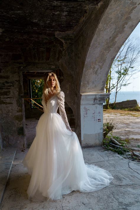 Rôzne svadobné šaty z kolekcie Rachel Zoe