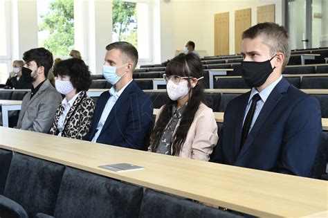 Ilustračná fotografia členov skupiny H16 pri práci v štúdiu alebo na pódiu