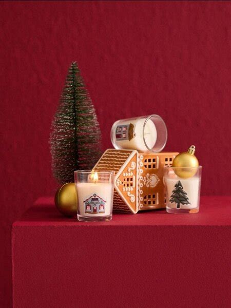 galéria rôznych vianočných vonných sviečok a ich atmosféry