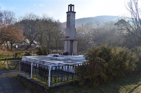 Pamätník obetiam prvej svetovej vojny v Bzinciach pod Javorinou