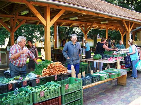 ilustračné foto: farmársky trh s lokálnymi produktmi a tradičnými výrobkami