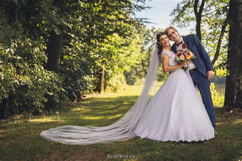 Ilustračná fotografia nevesty v nádherných svadobných šatách