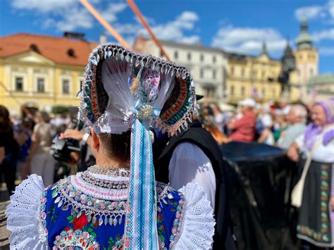 Tematické foto: Ukážka tradičného kroja z Ábelovej alebo detail výšivky