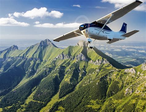 Vyhliadkový let nad Karlovými Varmi